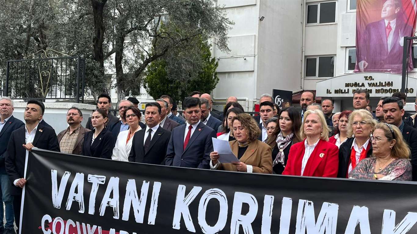 CHP Muğla'dan Milli Eğitim Müdürlüğü önünde 23 maddelik manifesto haberi